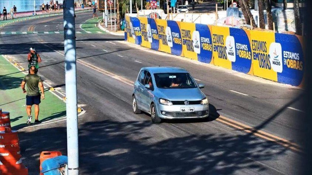 Câmera flagra carro atropelando mulher na faixa verde da Ponta Verde; VÍDEO