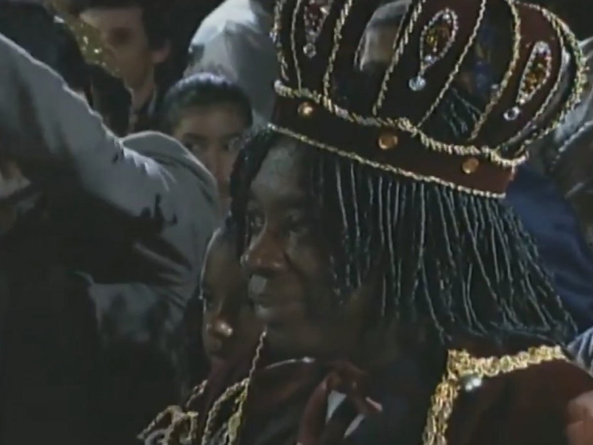 Milton Nascimento faz 83 anos; cantor foi coroado Rei Congo em Divinópolis em 1998