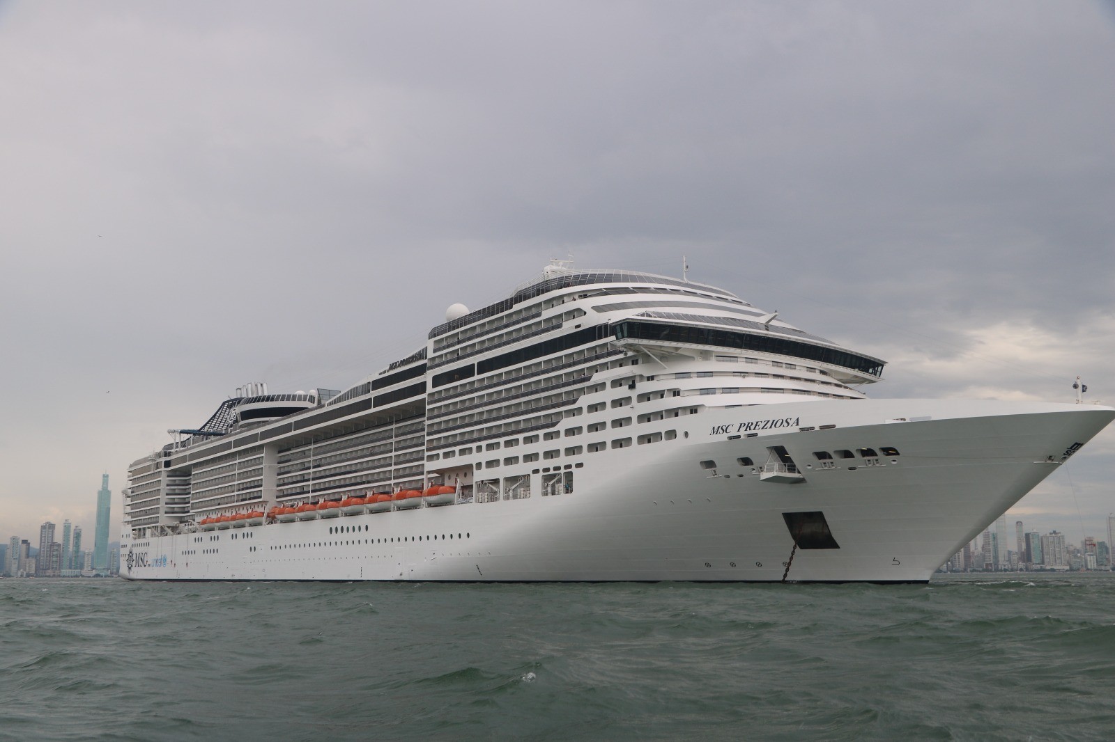 Balneário Camboriú tem 1° píer alfandegado da América do Sul com forma inédita de embarque em cruzeiros