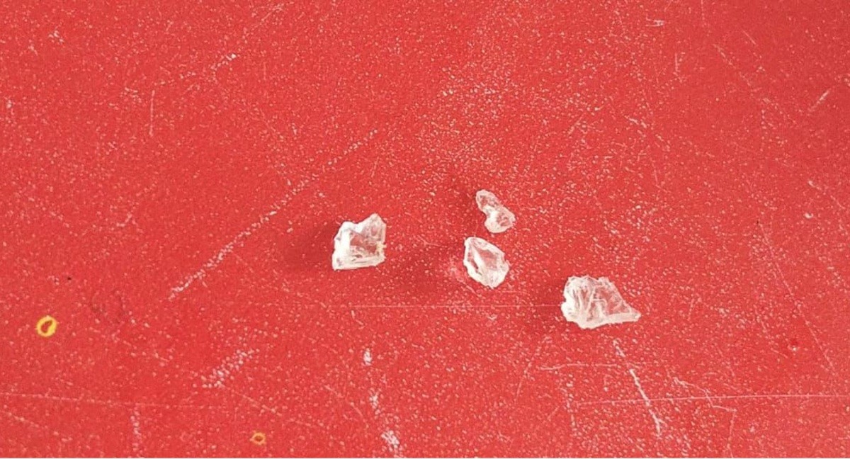 Mãe denuncia vidro em suco servido à filha em restaurante de São Pedro da Aldeia: 'Cuspiu pedaços'