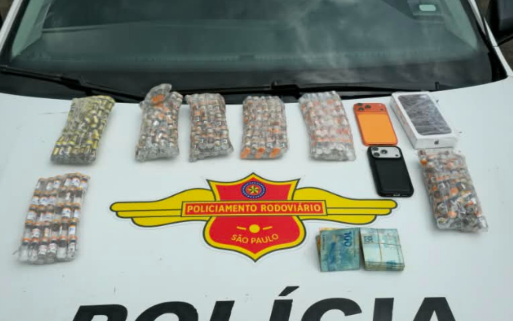 Polícia apreende 500 ampolas de medicamento para emagrecer avaliadas em R$ 1 milhão em rodovia em Franca, SP; três são presos