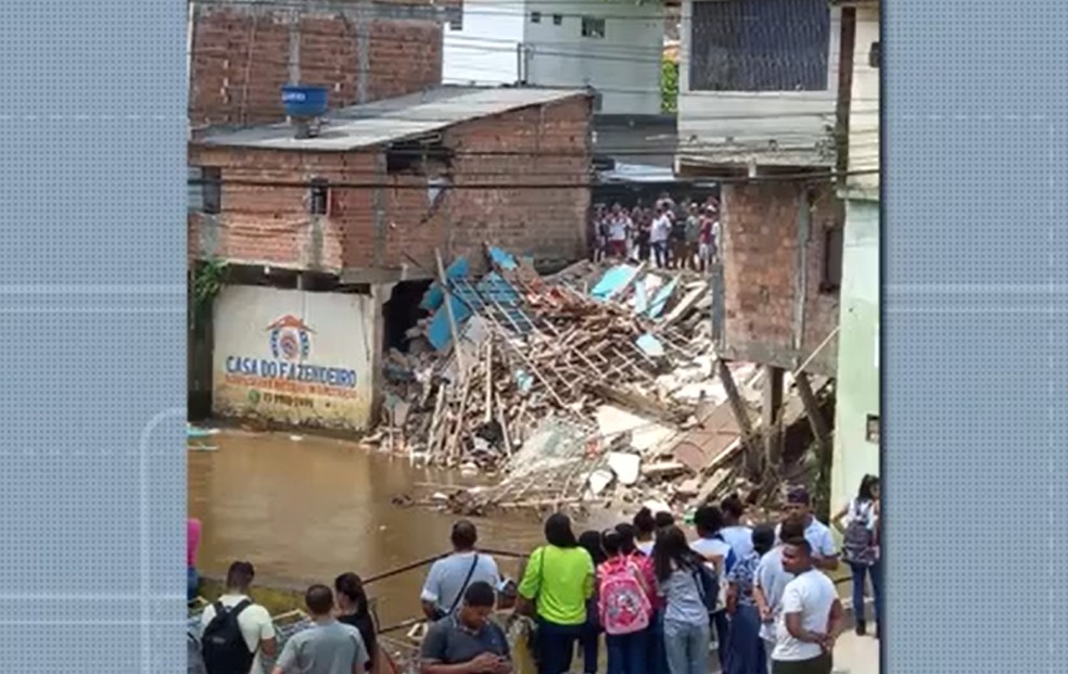 Prédio desaba em BH: vídeo mostra momento da queda