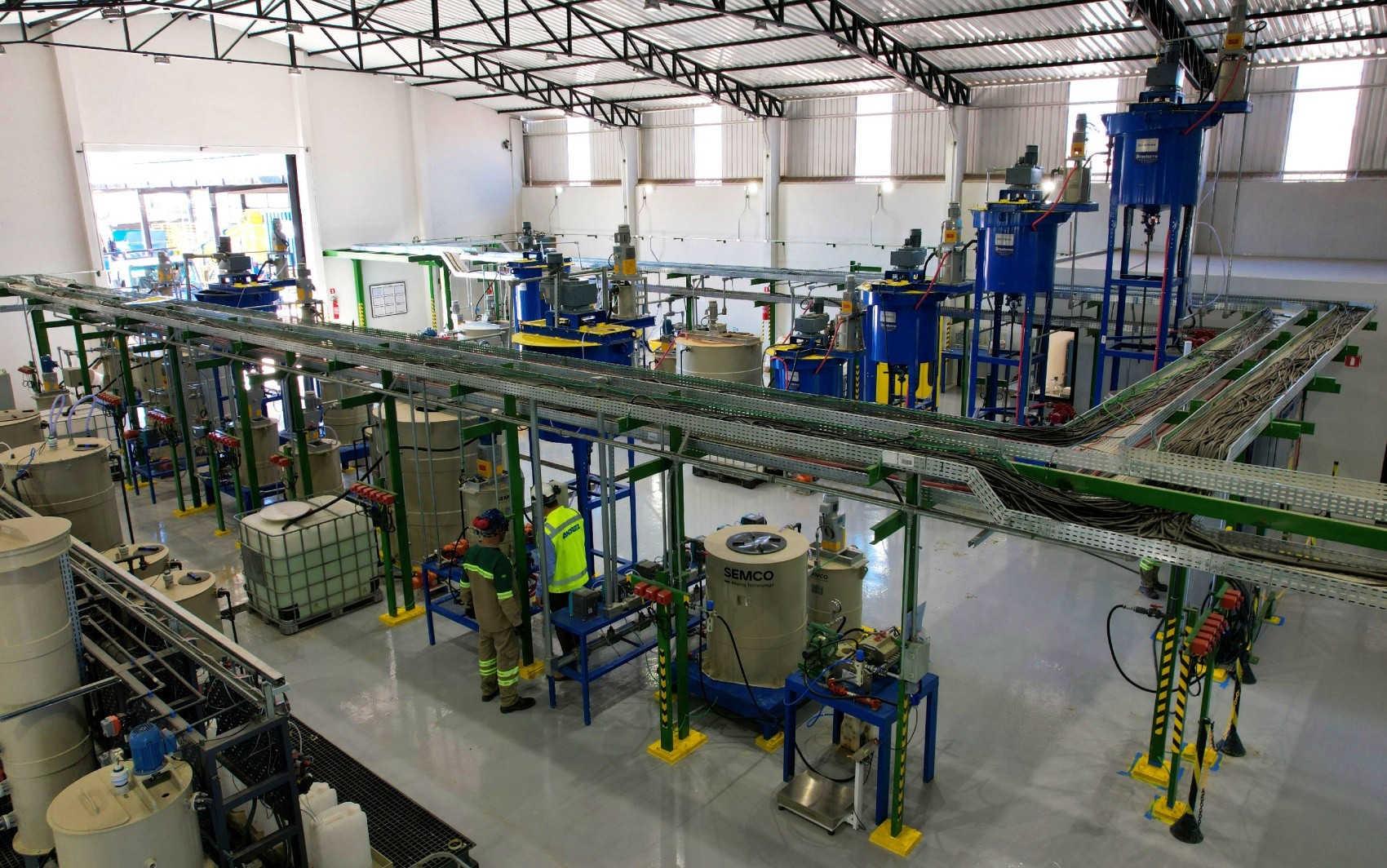 Mineradora inaugura centro de pesquisa e processamento de terras raras em MG