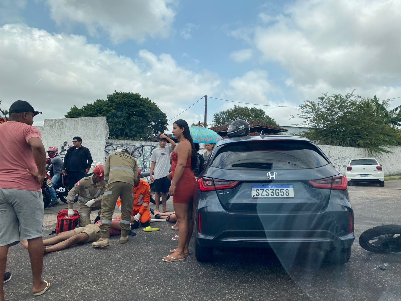 Colisão entre carro e moto deixa feridos na Av. João Paulo II, em Belém