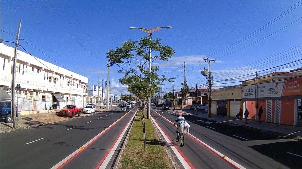 Ciclofaixas da Avenida Rogaciano Leite, em Fortaleza. — Foto: Divulgação/Secretaria de Conservação e Serviços Públicos