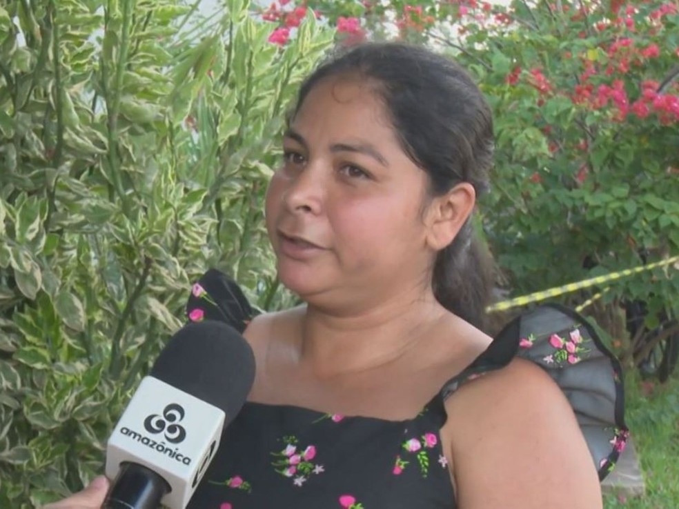 M&atilde;e das crian&ccedil;as estava no trabalho quando soube do inc&ecirc;ndio em casa &mdash; Foto: Reprodu&ccedil;&atilde;o/Rede Amaz&ocirc;nica Acre