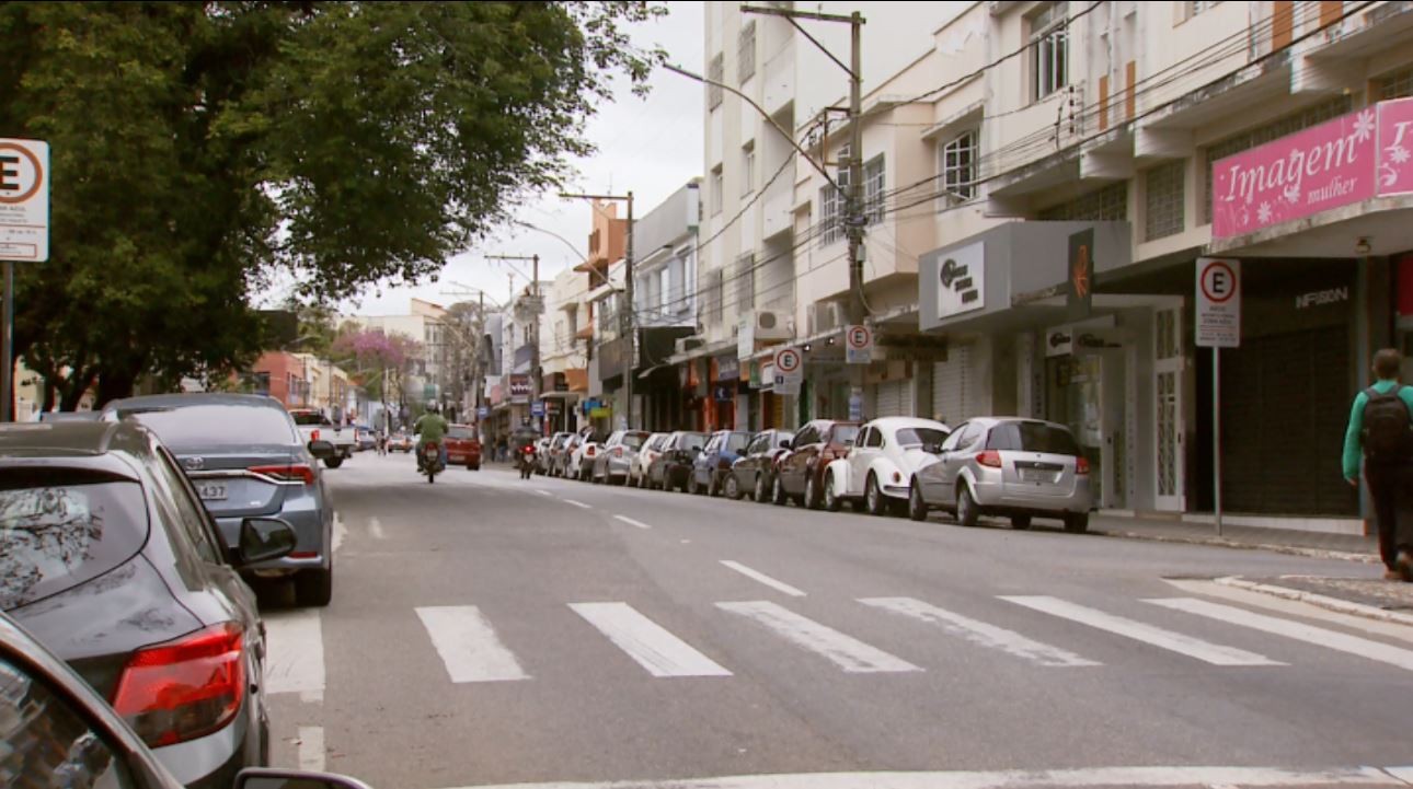 Estacionamento rotativo volta a funcionar no Centro de Lavras em 15 de julho; veja como vai funcionar