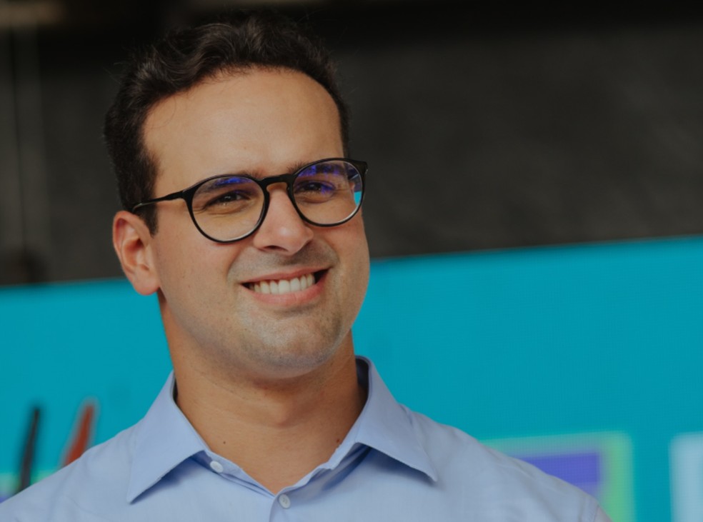 Lucas Ribeiro anuncia antecipação do 13º para servidores da Paraíba