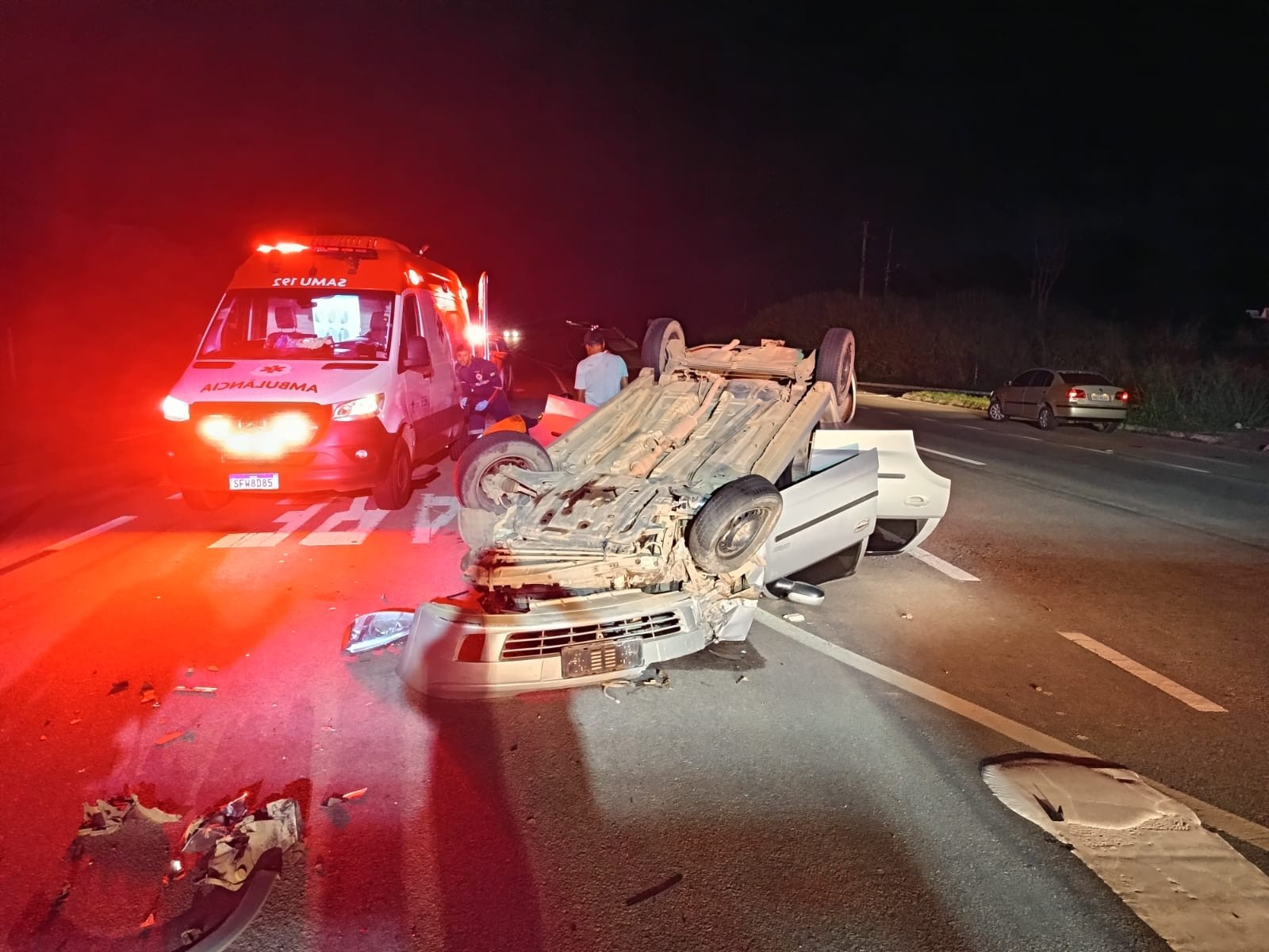 Criança e outras três pessoas ficam feridas em acidente entre caminhão e carro na BR-482, no ES