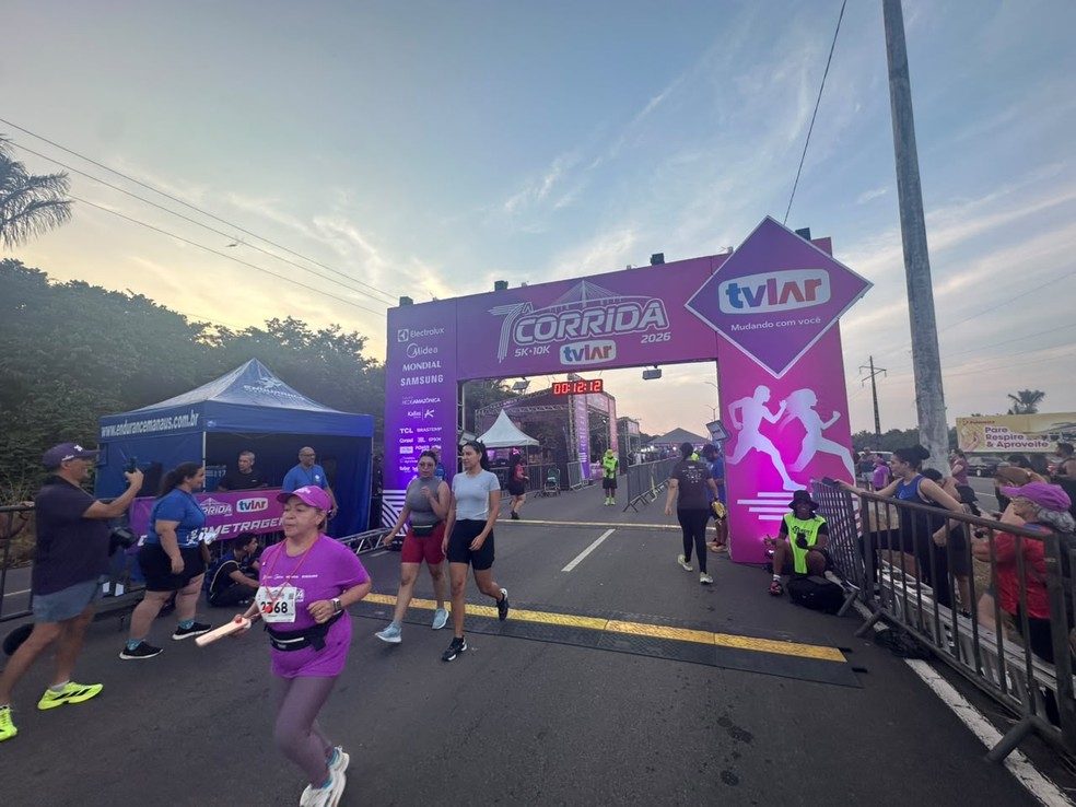 7ª Corrida TVLAR reúne atletas em percursos de 5 km e 10 km na Ponte Jornalista Phelippe Daou — Foto: Patrick Marques/g1 AM