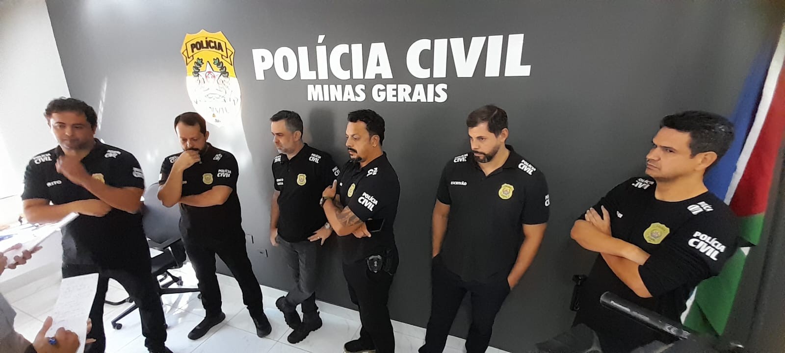 
Polícia procura 2º motorista de ônibus listado entre ocupantes do veículo em acidente com 8 mortos em MG