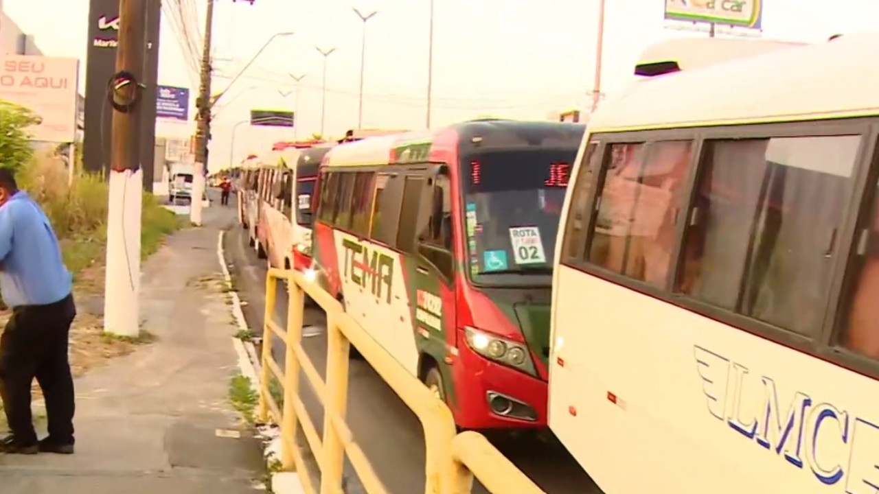 Ônibus parados durante mobilização de rodoviários em Manaus