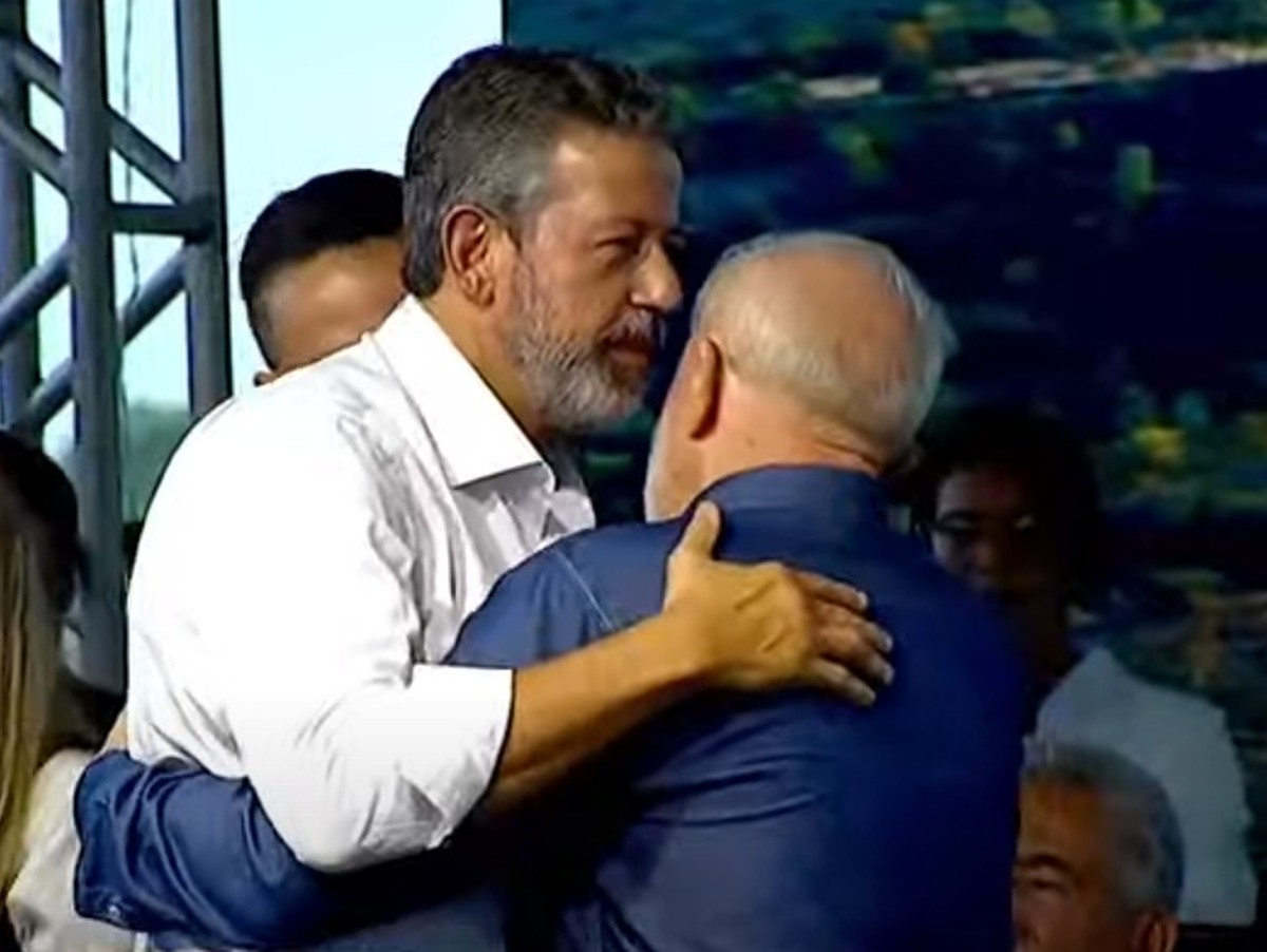 Em Alagoas, Lula faz elogios a Lira e diz que presidente da Câmara o 'ajudou muito'
