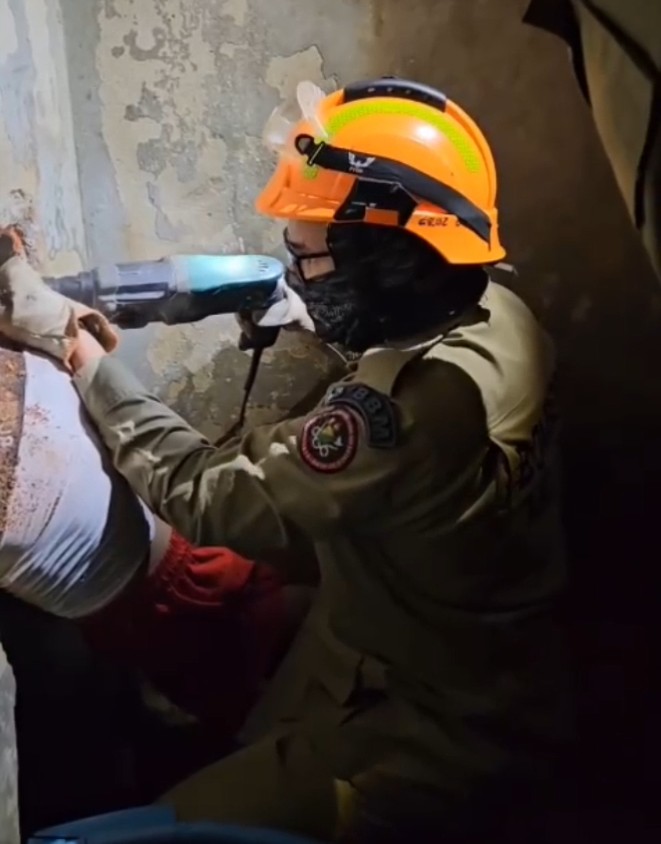 VÍDEO: detento tenta fugir por buraco feito em cela, fica entalado e bombeiros são acionados no AC