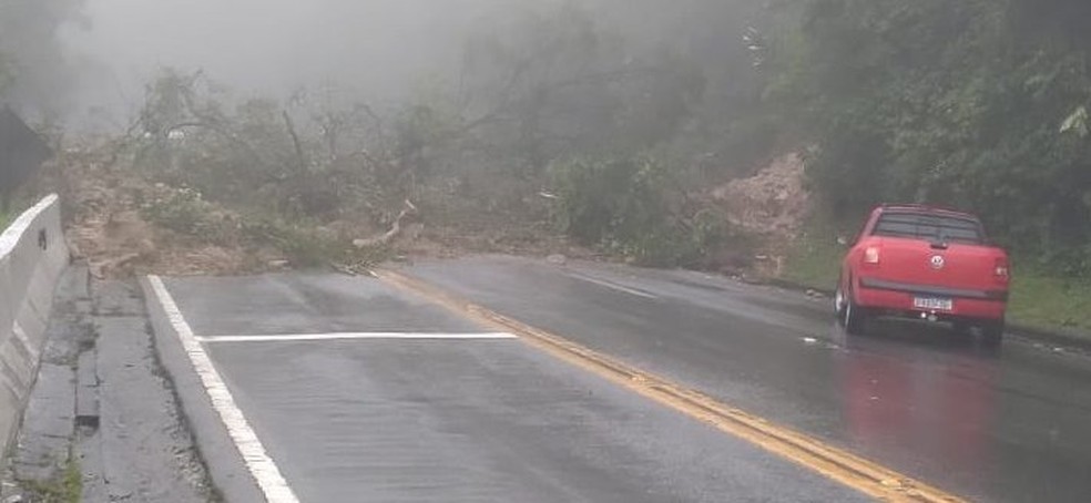 Rodovia Fernão Dias é interditada nesta tarde devido queda de barreira em  Brumadinho - REVISTA DO ÔNIBUS