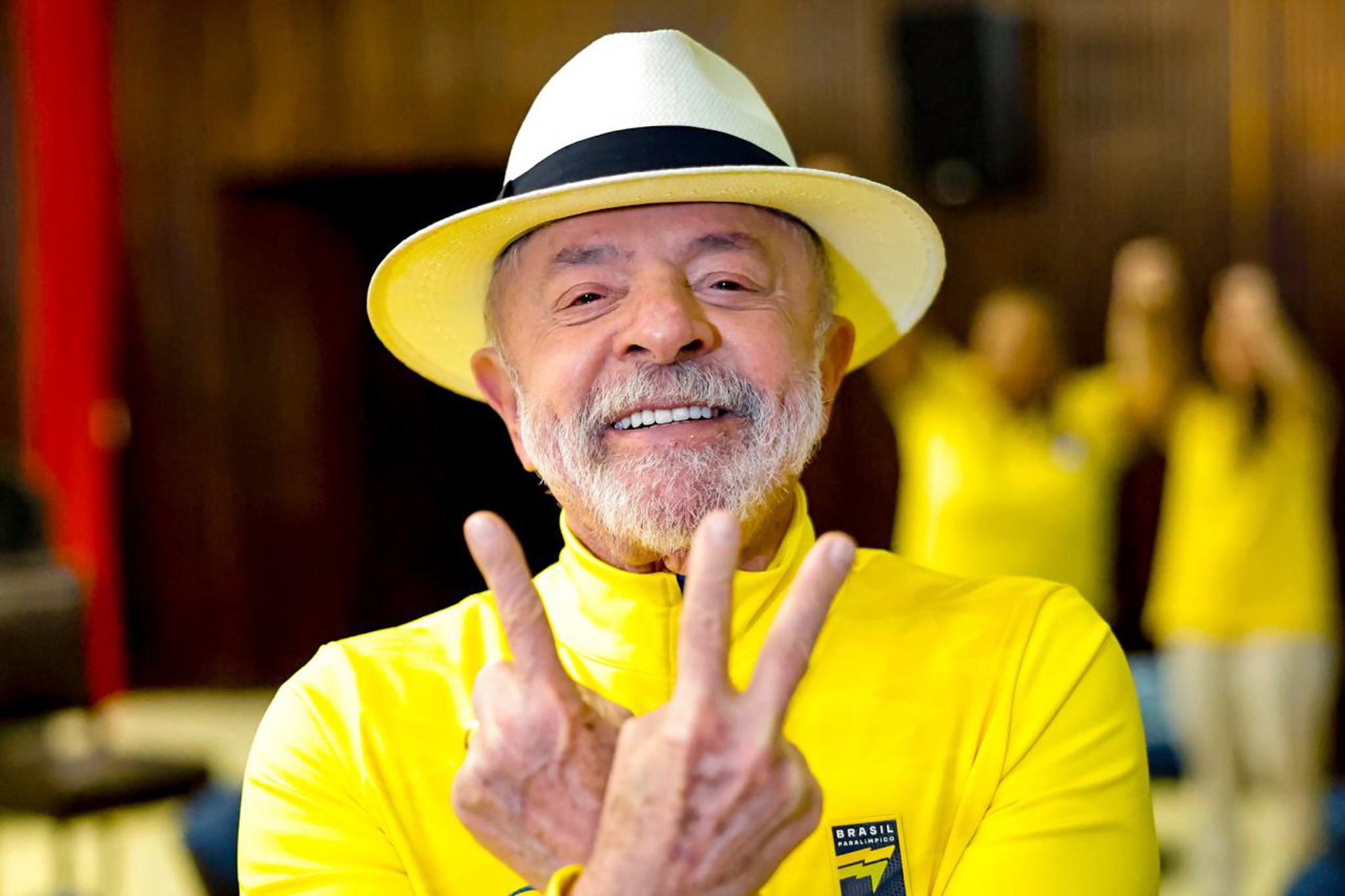 Lula chega ao Paraguai e parabeniza seleção paraguaia por vaga na Copa do Mundo