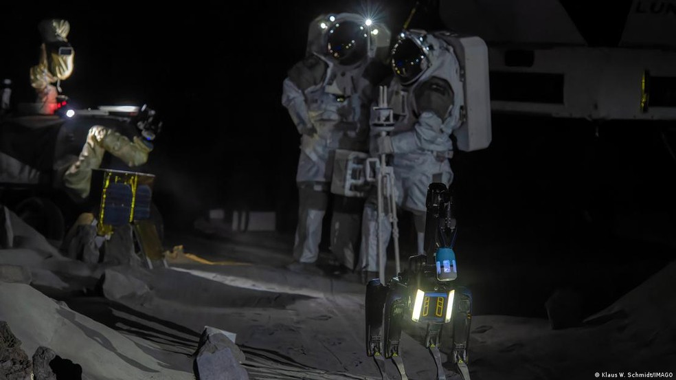 Cães-robôs seriam capazes de conversar com astronautas e lhes fazer companhia. — Foto: Klaus W. Schmidt/IMAGO/DW