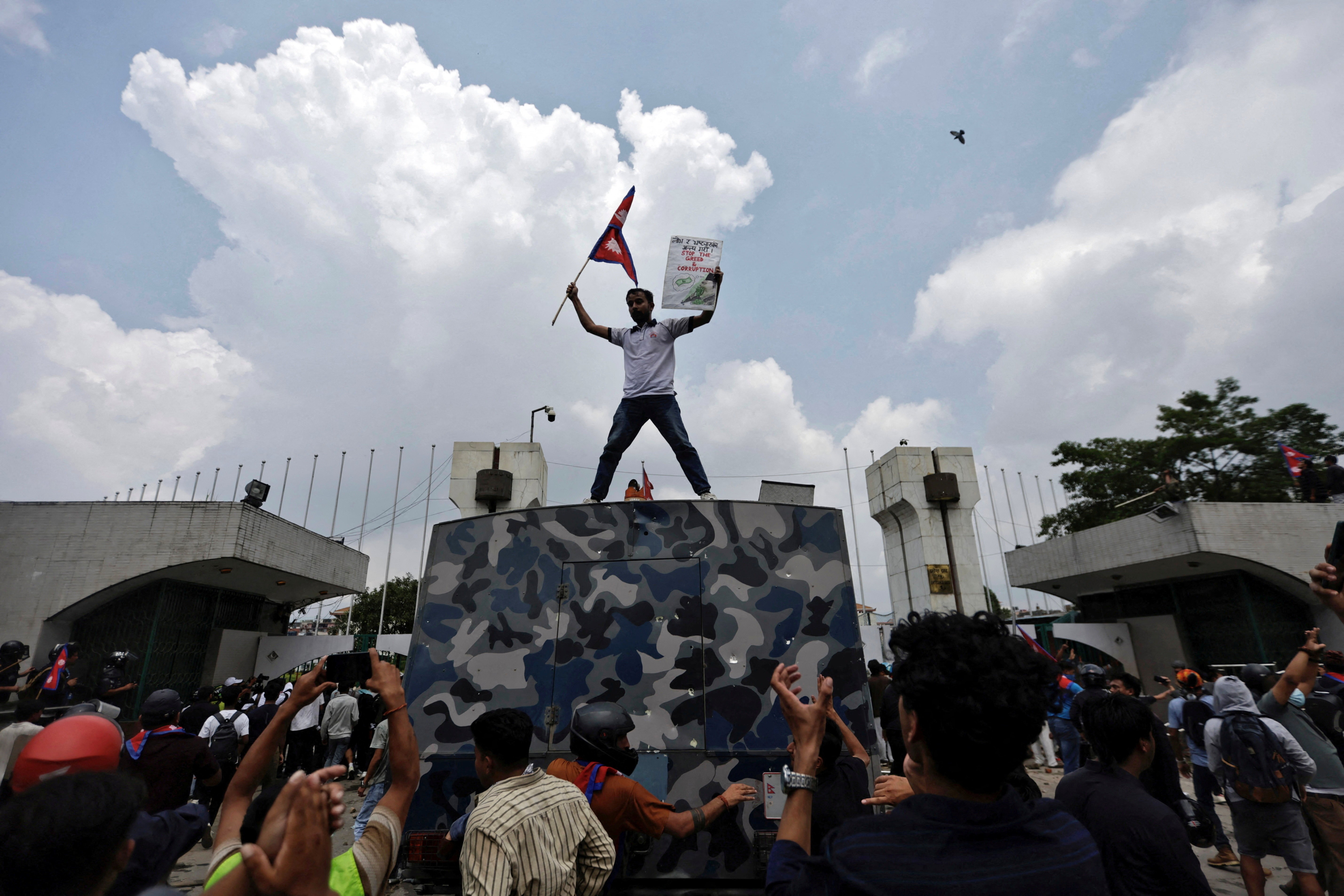 Protesto contra o bloqueio de redes sociais no Nepal deixa 14 mortos