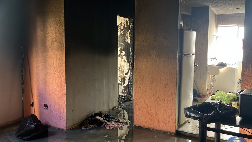 Mulher morre carbonizada após incêndio atingir apartamento no Residencial Sírius, em Campinas — Foto: Bianca Rosa/EPTV