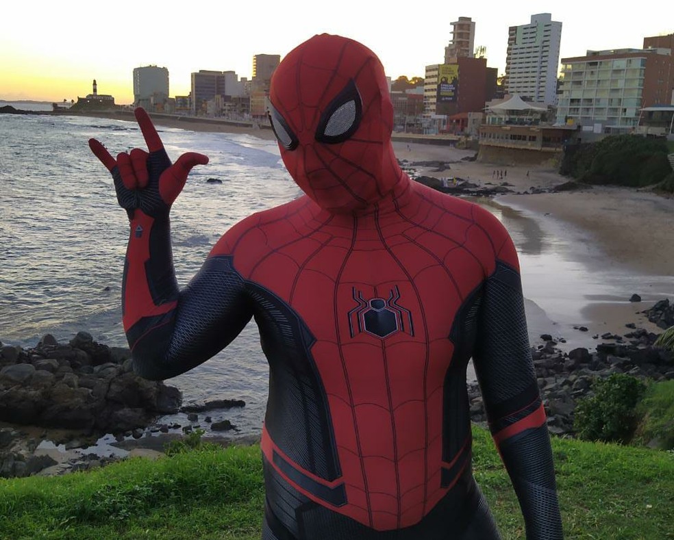 Gastrólogo se veste de 'Homem-Aranha' para vender produtos geeks em Salvador — Foto: Arquivo Pessoal