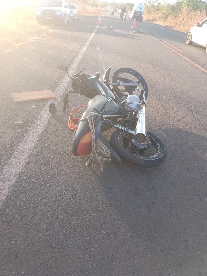 Motociclista morre após perder controle da moto e cair em acostamento ...