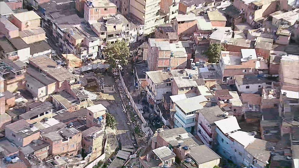 PM é baleado em Paraisópolis, Zona Sul de SP — Foto: Reprodução/TV Globo