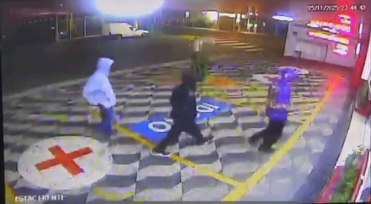 VÍDEO: Ladrões são presos em flagrante ao roubar farmácia e manter funcionário refém nos Jardins