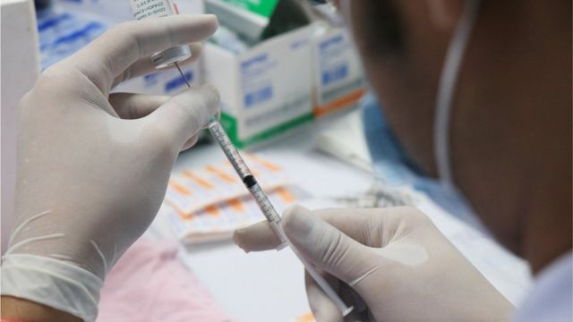 AstraZeneca encerra produção e distribuição da vacina contra a Covid-19 em todo o mundo