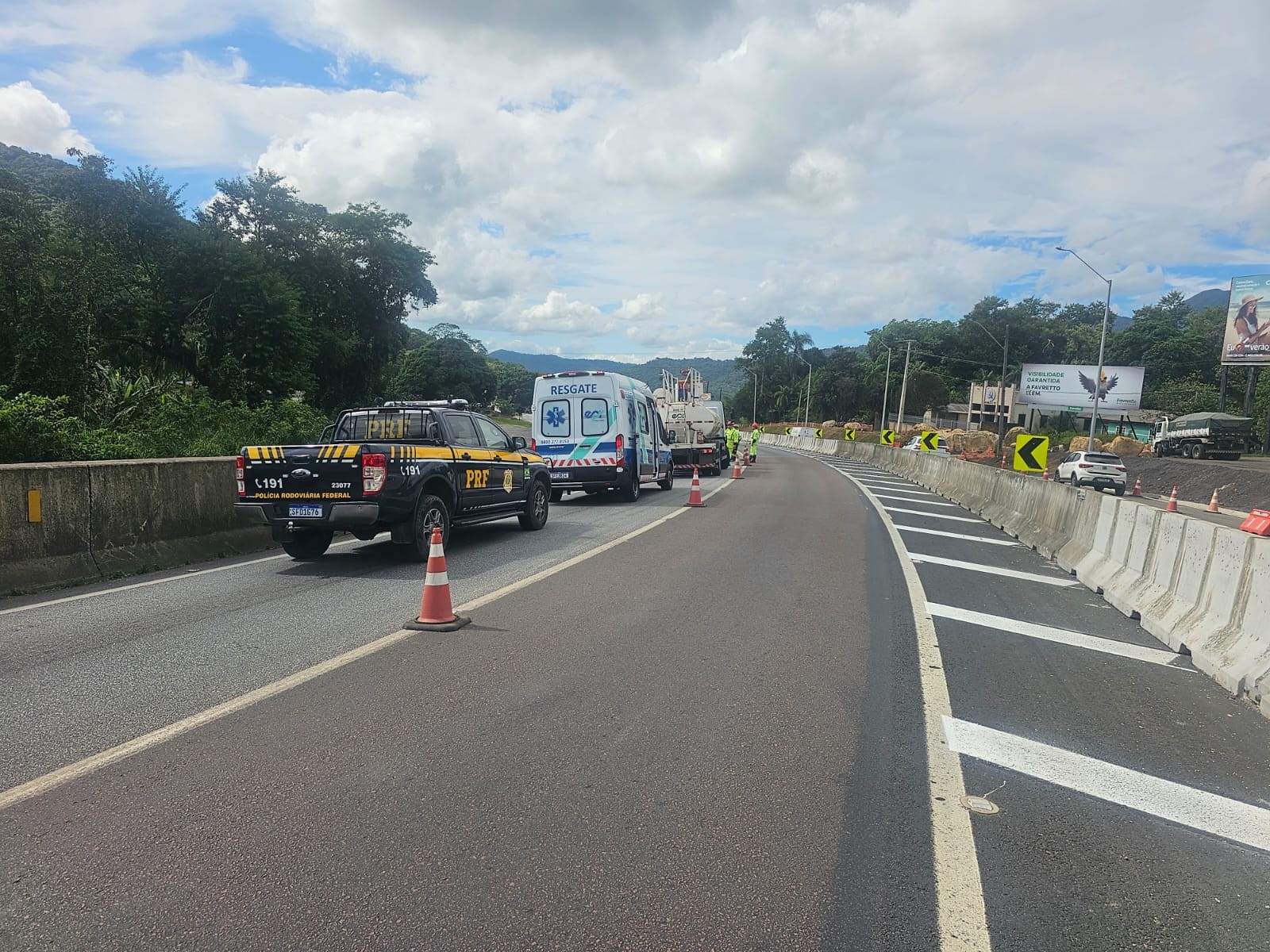 Carro explode e motorista morre após não conseguir sair do veículo em chamas no Paraná