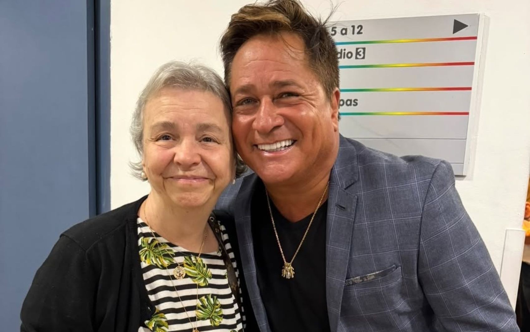 Leonardo faz homenagem após morte de assessora: 'Cuidou de mim como filho'