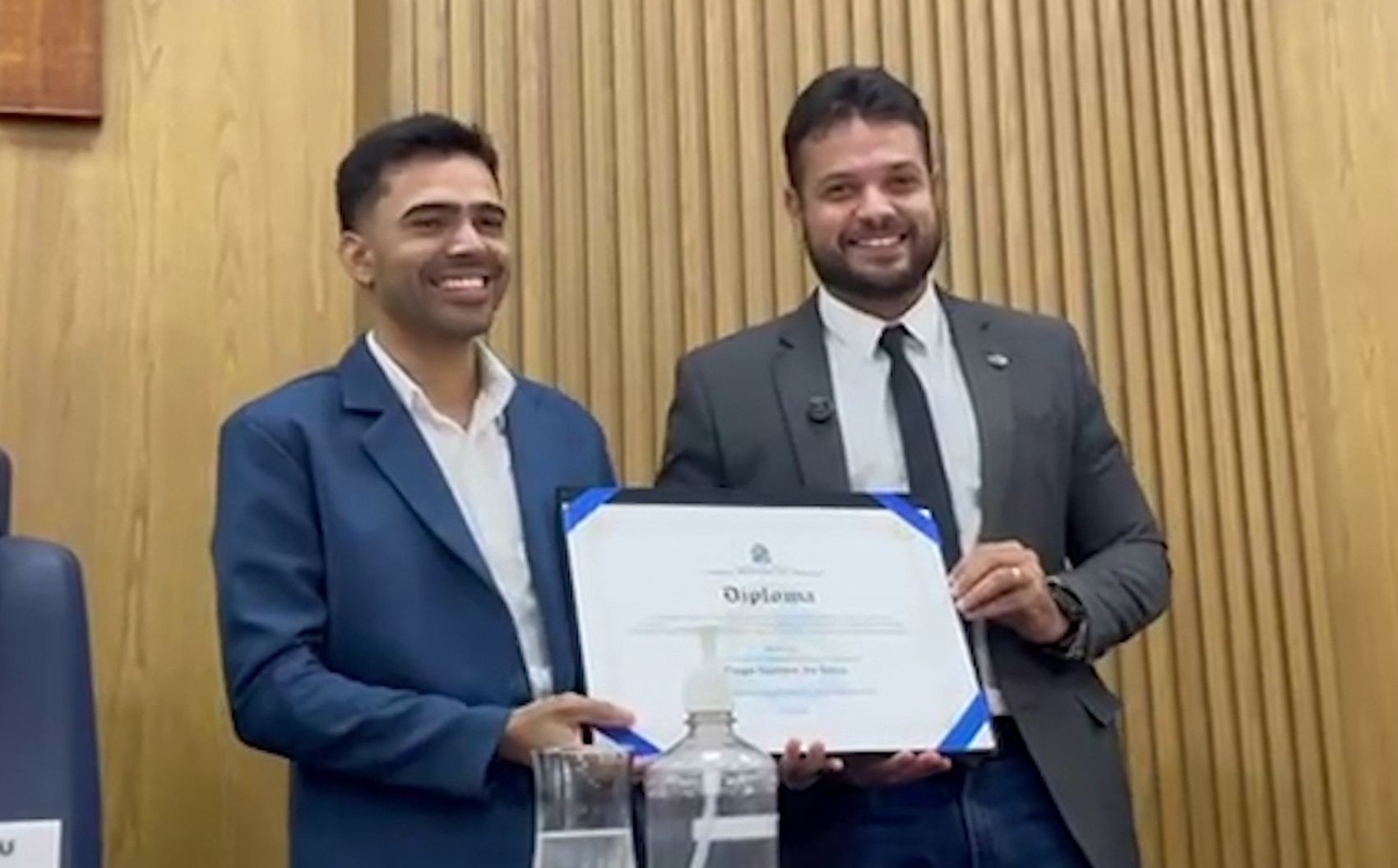 Cantor Luanzinho Moraes recebe título de cidadão aracajuano