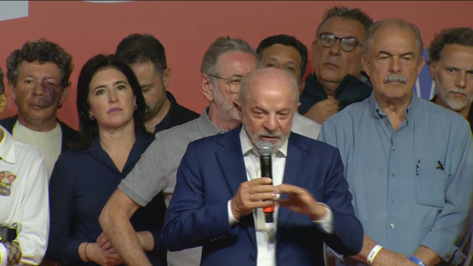 Lula discursa após o primeiro turno
