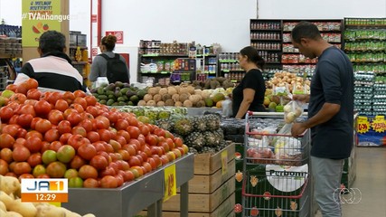 Escolher frutas e legumes da estação pode fazer a diferença no bolso do consumidor