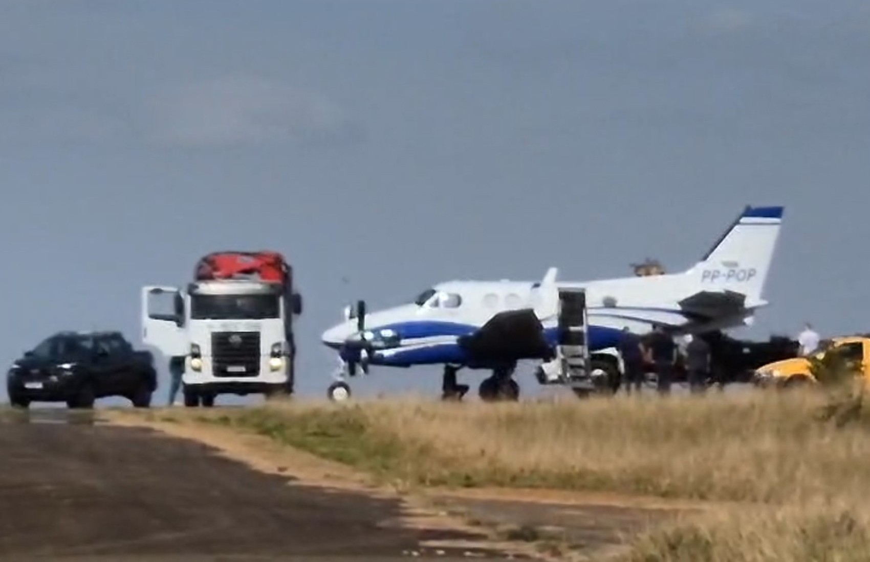 Avião faz pouso de 'barriga' na pista e fecha aeroporto em Franca, SP