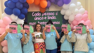 Livro 'Poesia nas Quebradas, volume 2' — Foto: Bia Campos/Poesia nas Quebradas