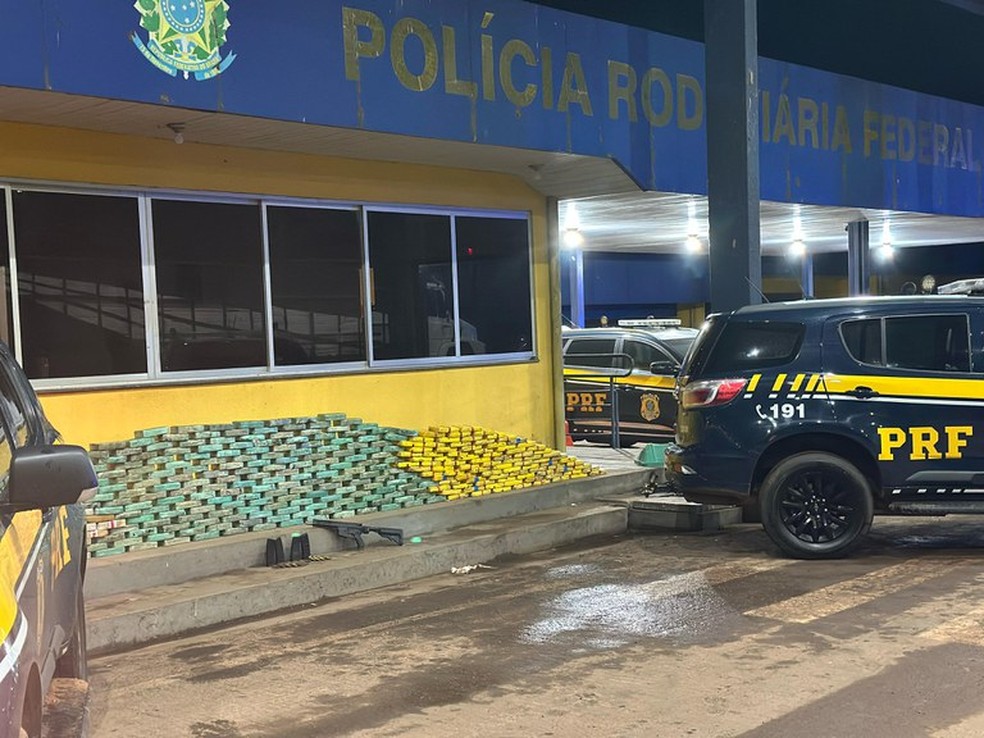 Drogas foram encontradas em fundo falso de um caminhão boiadeiro — Foto: Reprodução