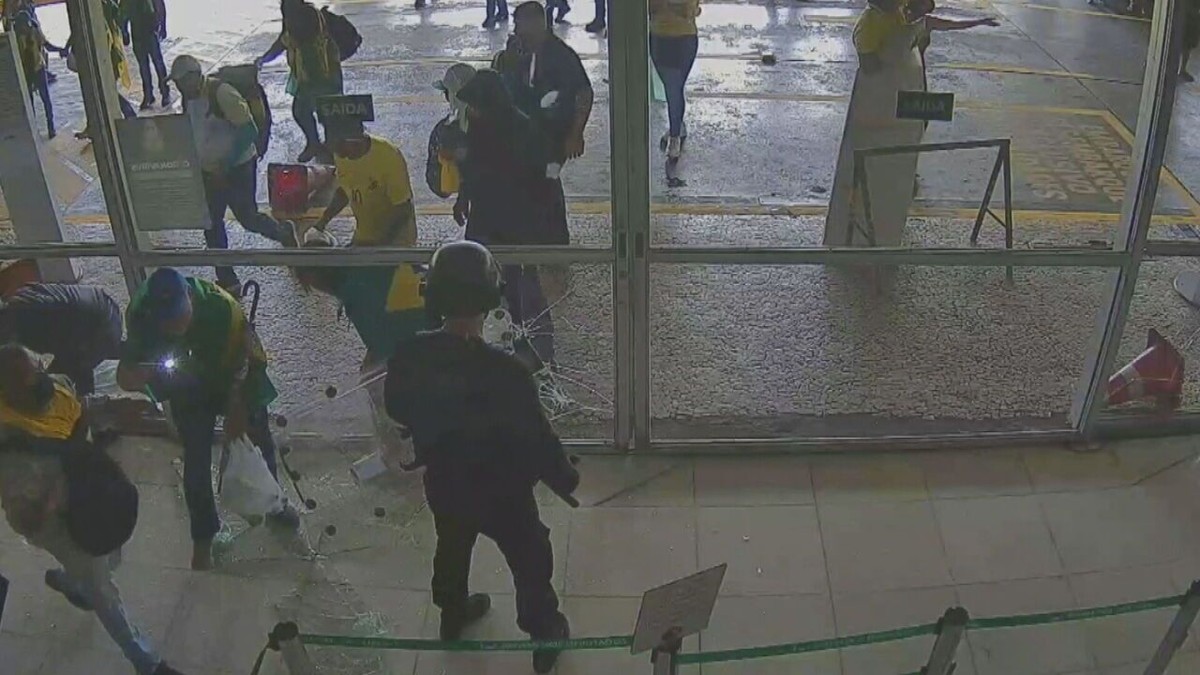 Novas Imagens Mostram Invasão Da Câmara Por Golpistas No 8 De Janeiro ...