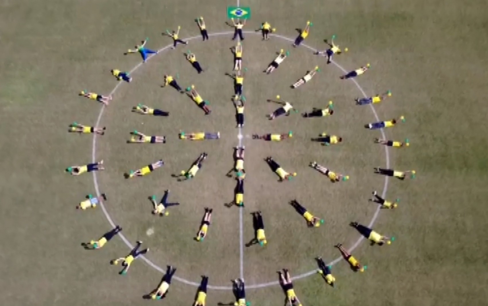 Coreografias e vídeos gravados em pontos da cidade celebram tradição dos Mundiais em Pouso Alegre, MG