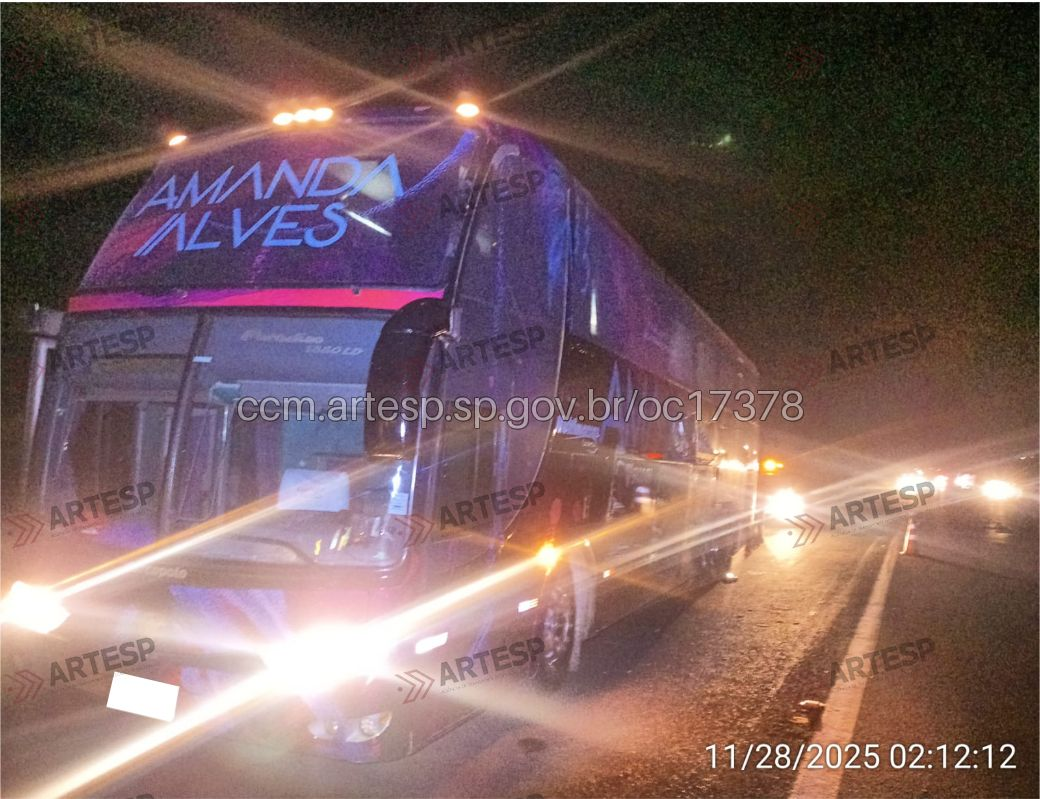 Acidente com ônibus da cantora sertaneja Amanda Alves e mais 4 veículos deixa 23 feridos 