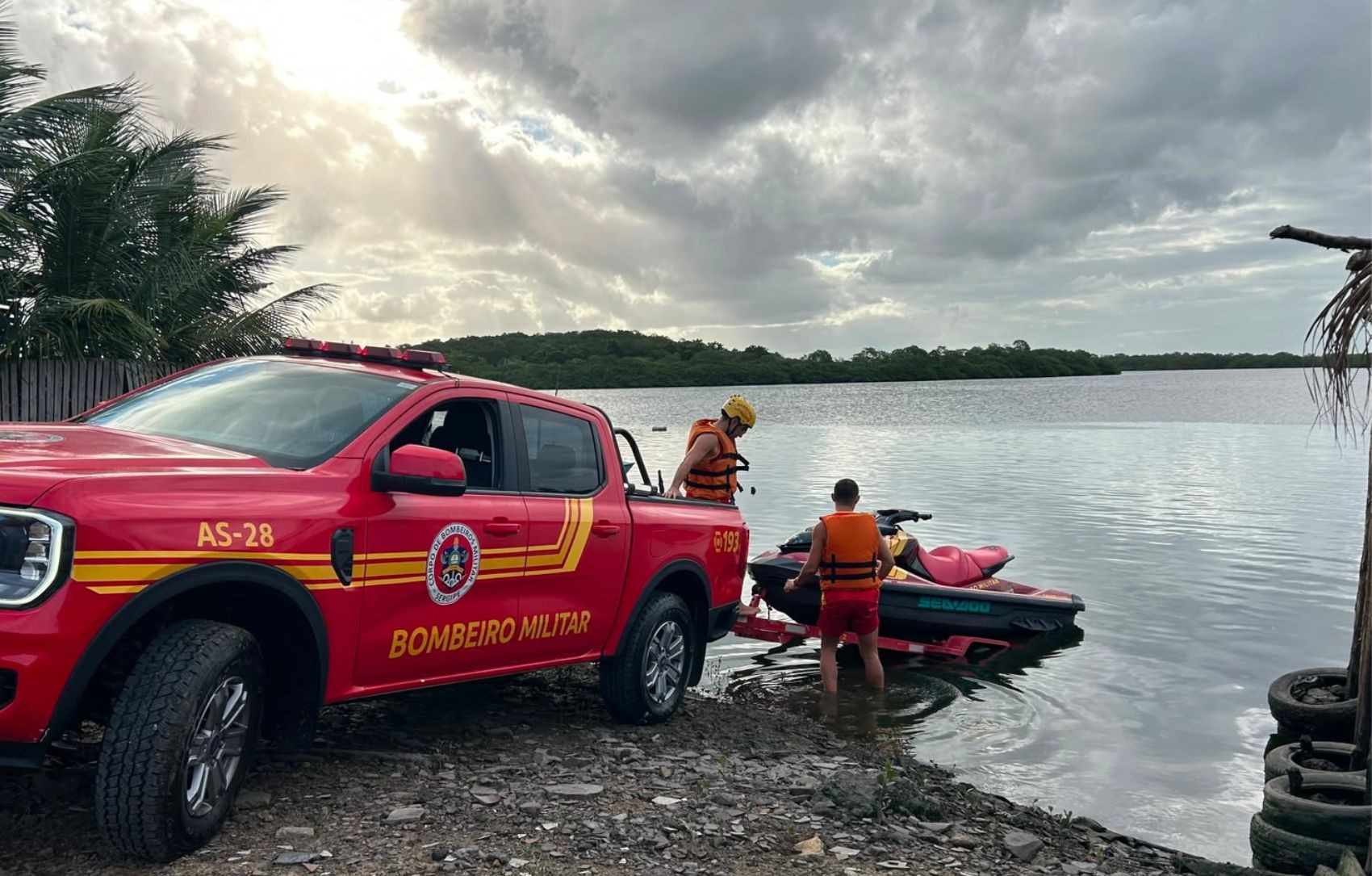 Adolescente desaparece após ser levado pela correnteza de rio em Aracaju