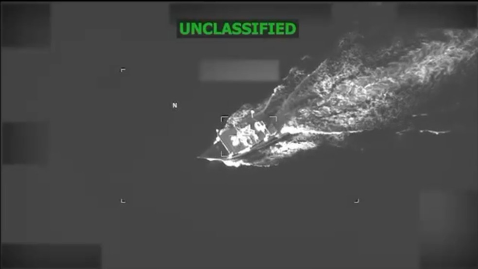 EUA atacam barco na região do Caribe; explosão deixou quatro mortos, segundo as Forças Armadas — Foto: Reprodução/X/@Southcom