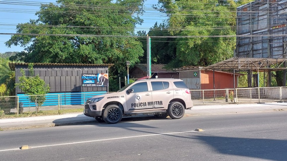 PF apreende em SC notebook e pen drive de homem morto em explosões em frente ao STF — Foto: Jean Laurindo/NSC