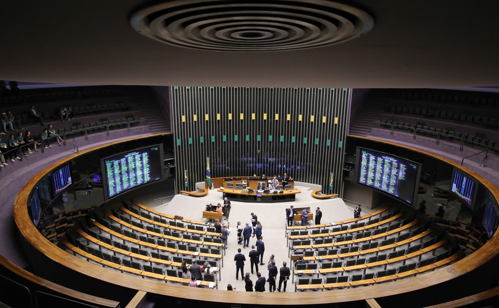 Candidaturas a deputado federal caem 28% para as eleições de 2026 segundo o TSE