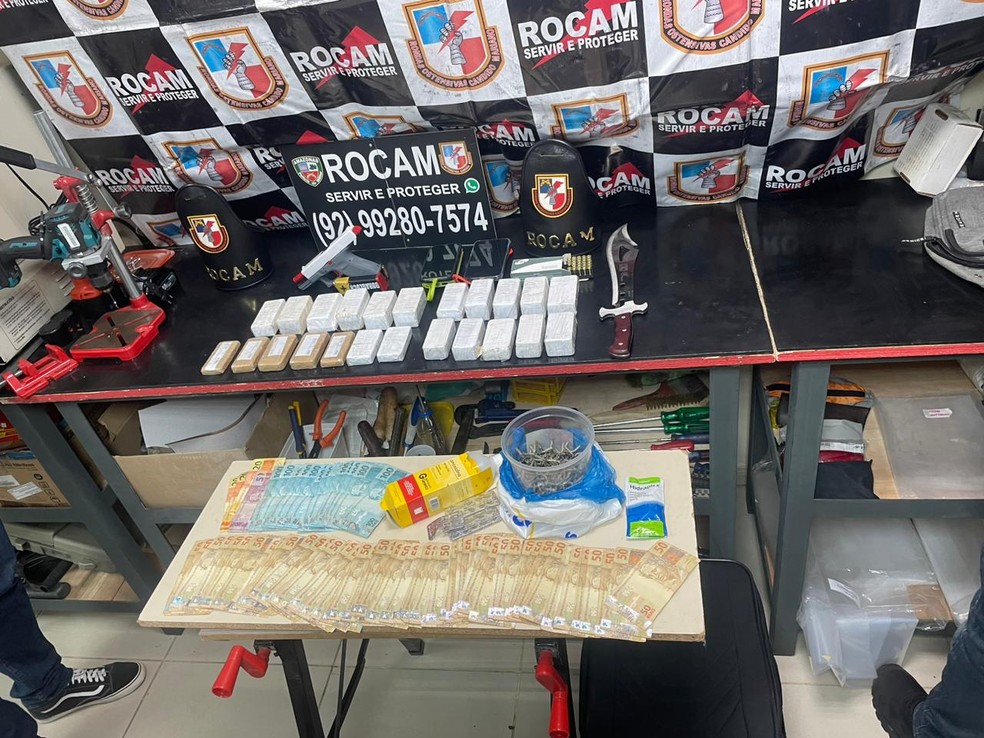 Carga com 42 barras de ouro ilegal é apreendida em Manaus — Foto: PMAM/Divulgação