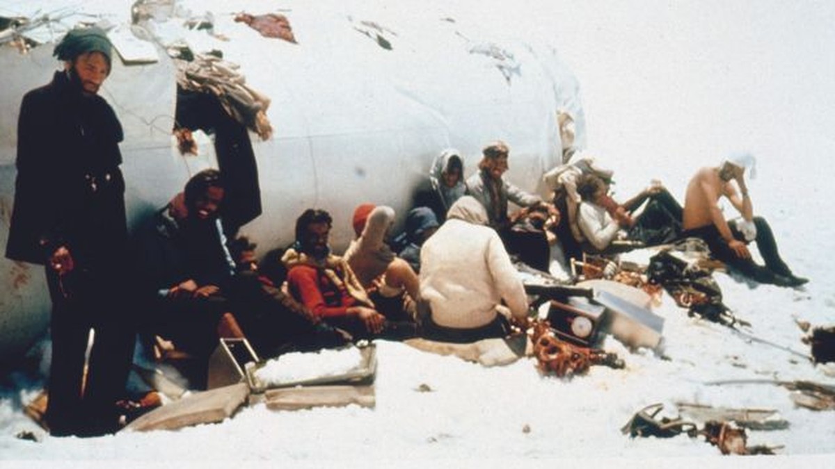 ‘La Sociedad de la Nieve’: Imágenes reales de sobrevivientes de la tragedia de los Andes esperando ser rescatados |  Arte pop