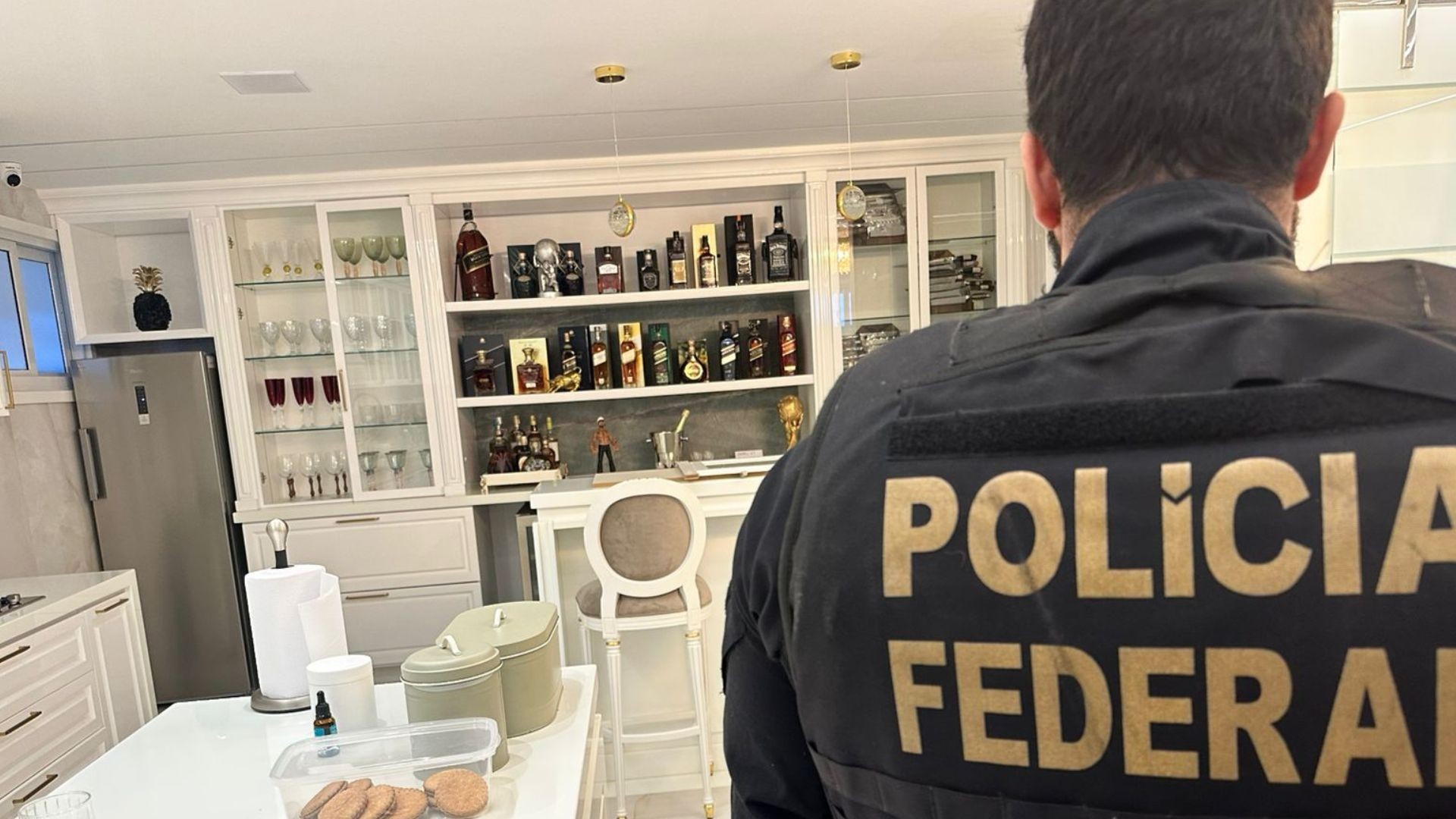 PF investiga suspeito de falsificar dinheiro para dar 'golpe da mala' no ES; entenda como funciona