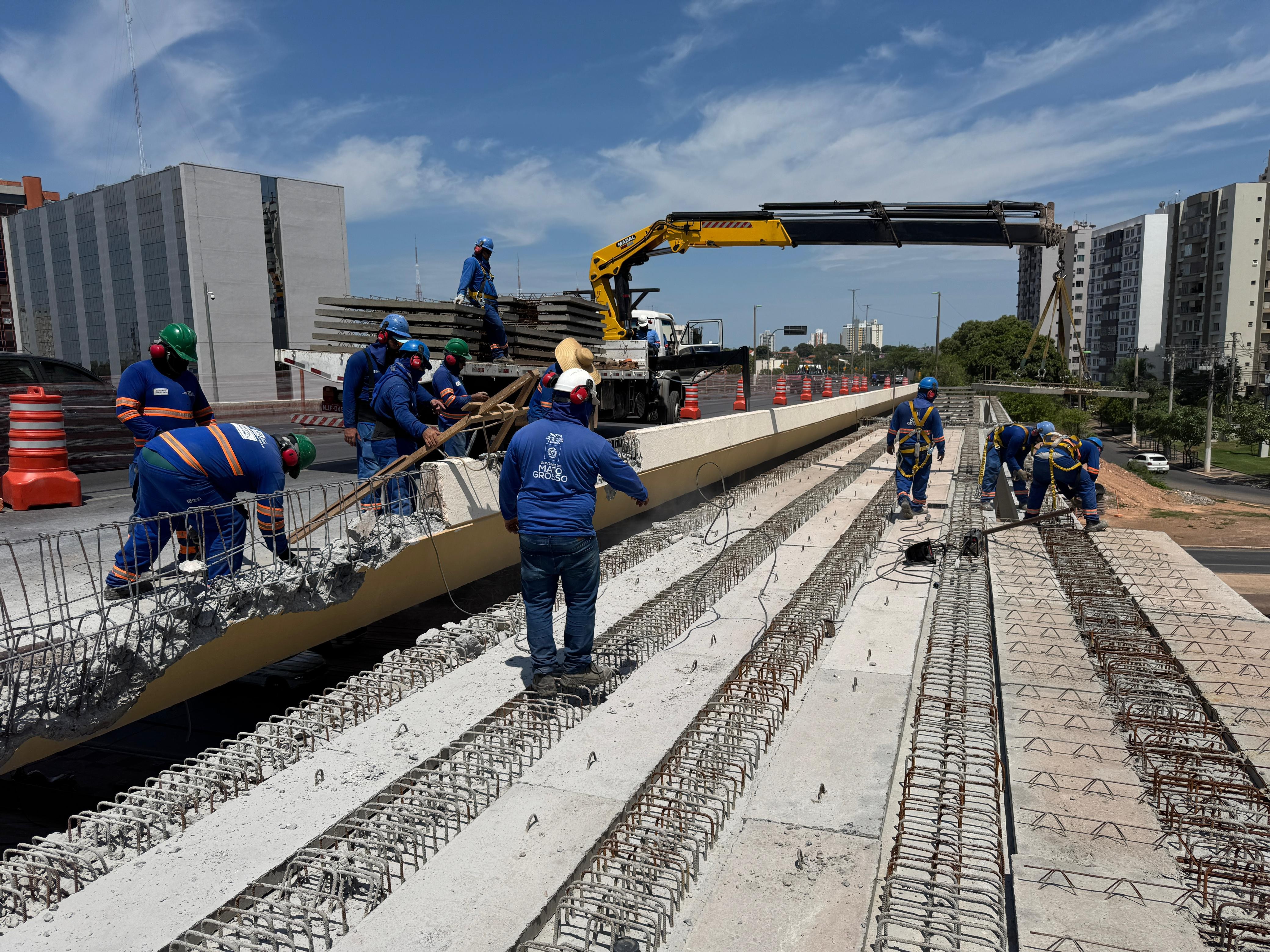 Trecho da Avenida Miguel Sutil é interditado por 2 meses para obras em viaduto de Cuiabá