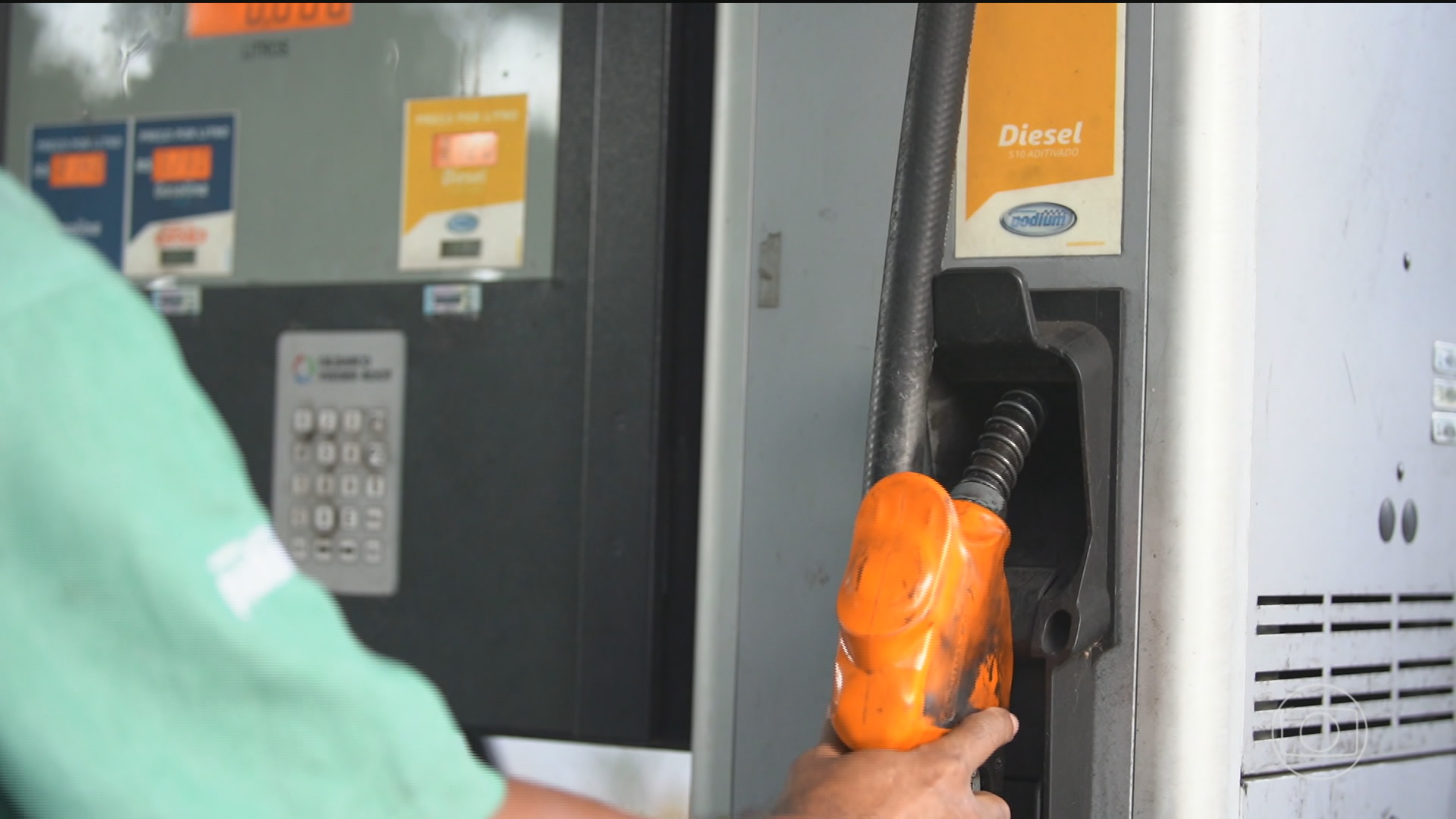 Preço do barril de petróleo cai para o menor valor em mais de um mês