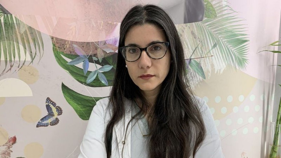 Filha da ginecologista Miriam Al Adib Mendiri foi uma das v&iacute;timas; ela usou seu proeminente perfil nas redes sociais para colocar o assunto no centro do debate p&uacute;blico espanhol &mdash; Foto: BBC