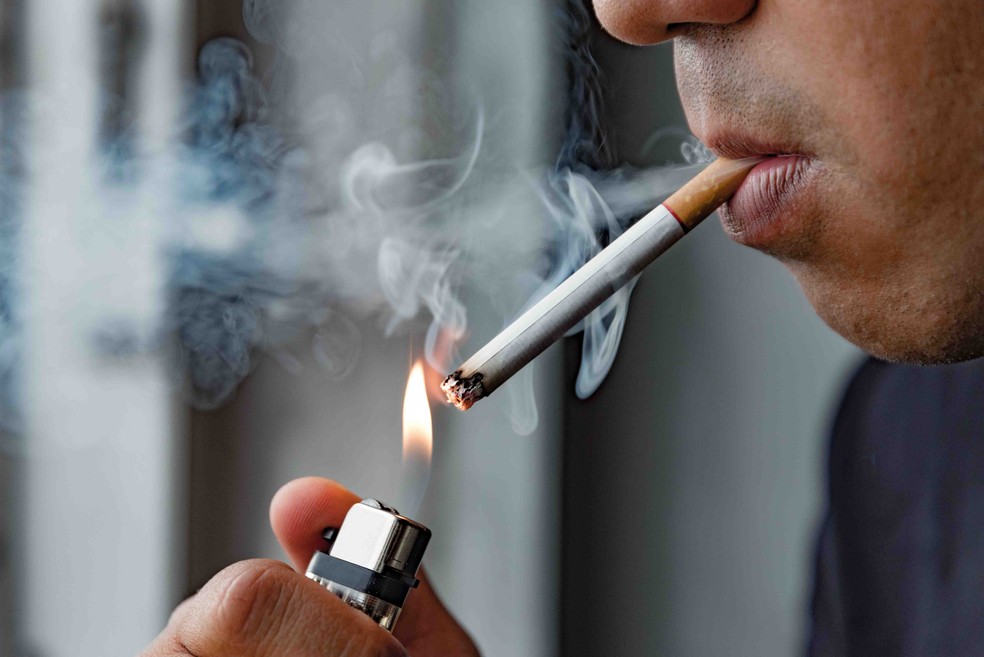 Beber d vontade de fumar? Especialistas explicam se o lcool  gatilho  para o cigarro | G1